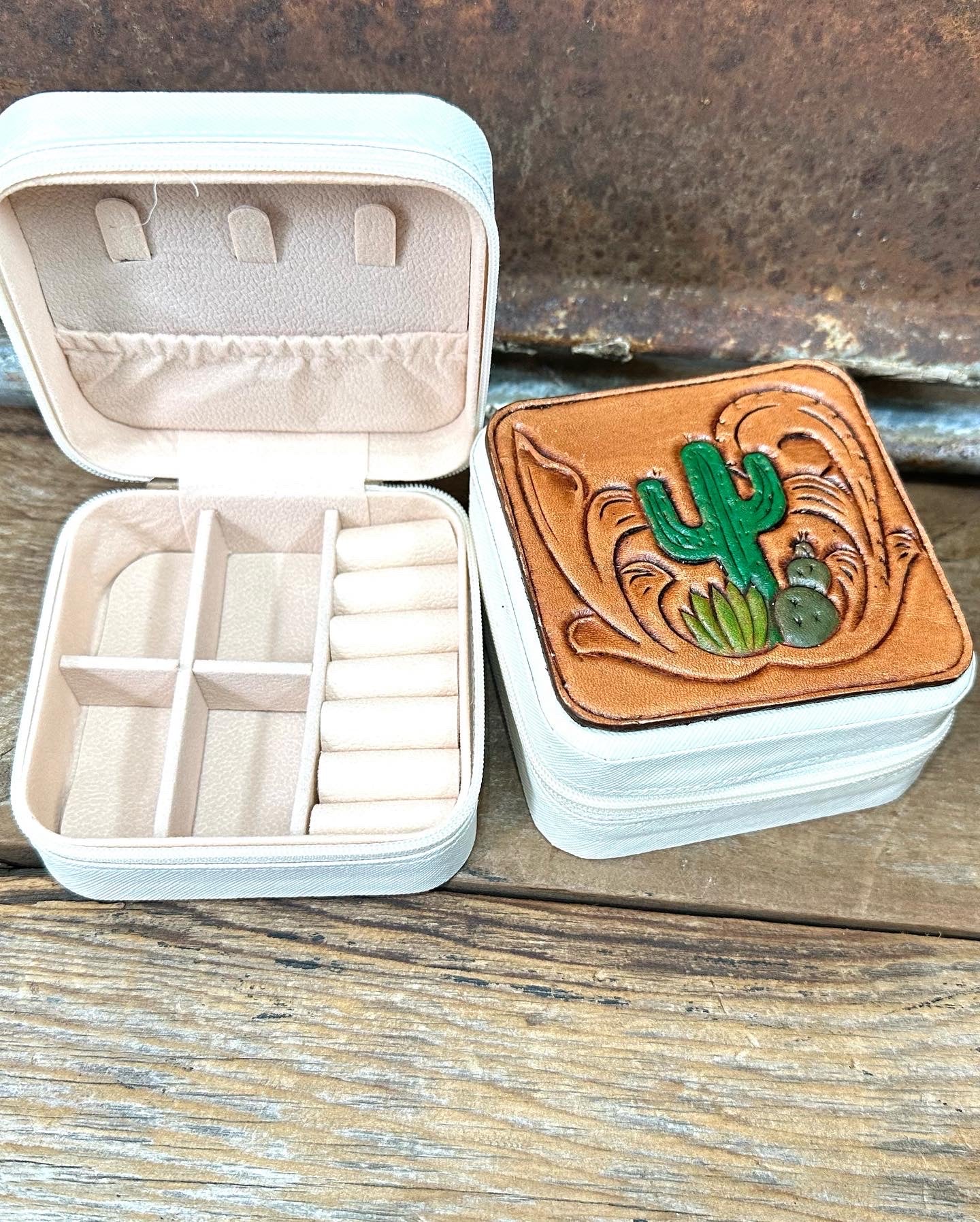 Custom travel jewelry case
