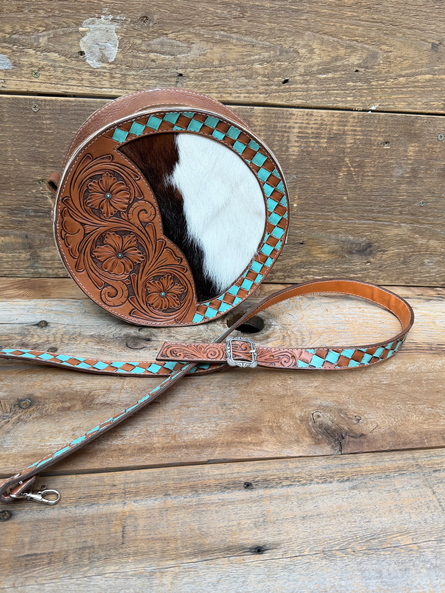 Tooled round cowhide/turquoise consealed purse